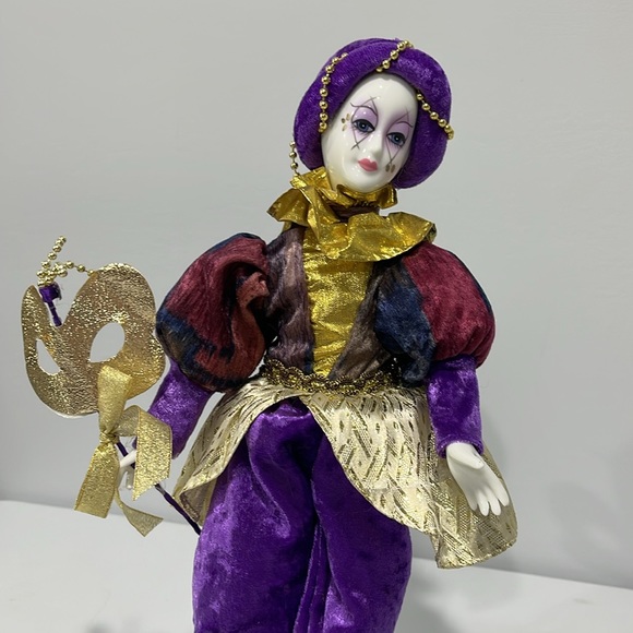 Dancing Musical Masquerade Pierrot Doll Christmas Around the World - Picture 3 of 15